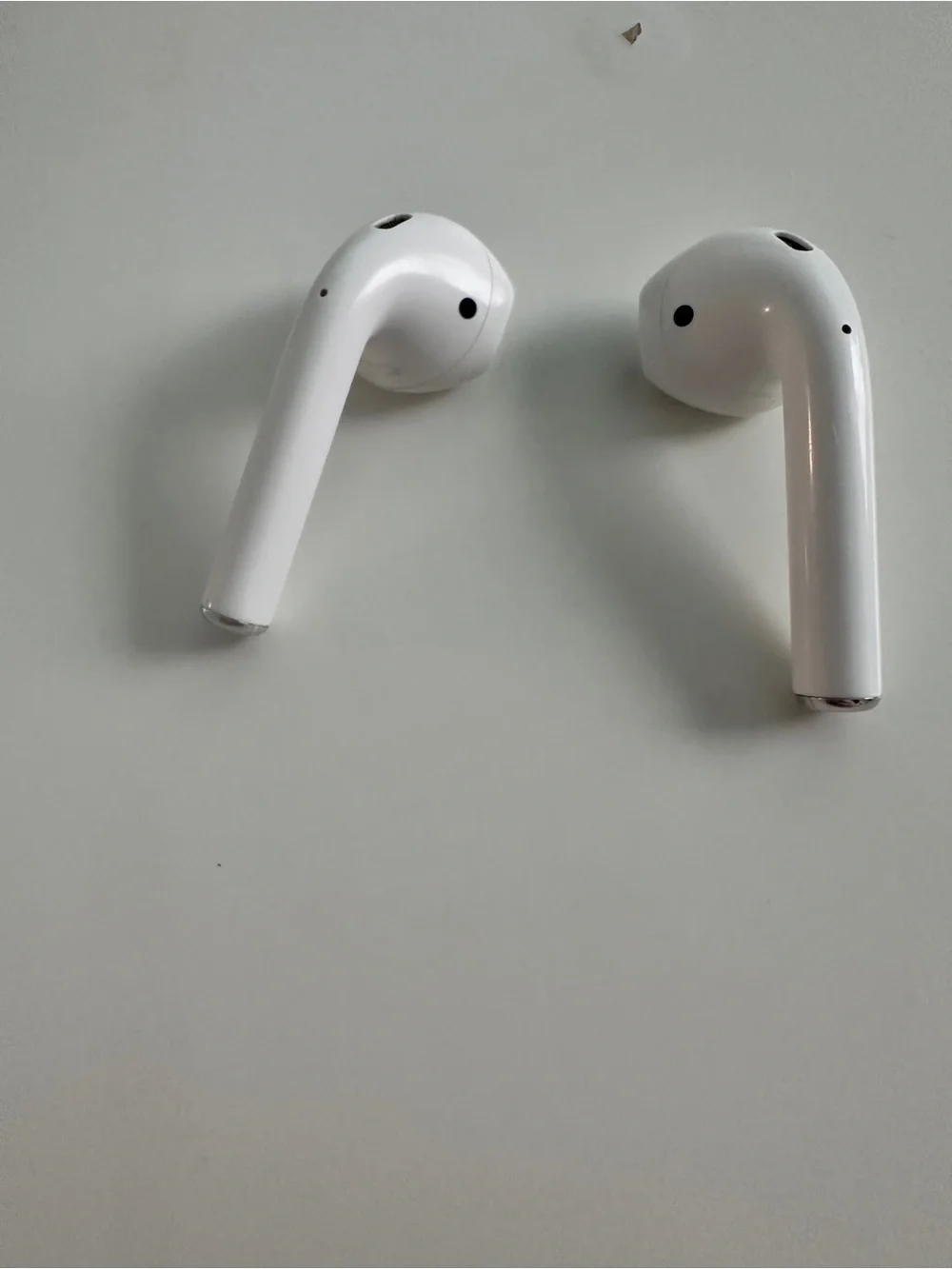 Apple White AirPods with Charging Case (A2031)
